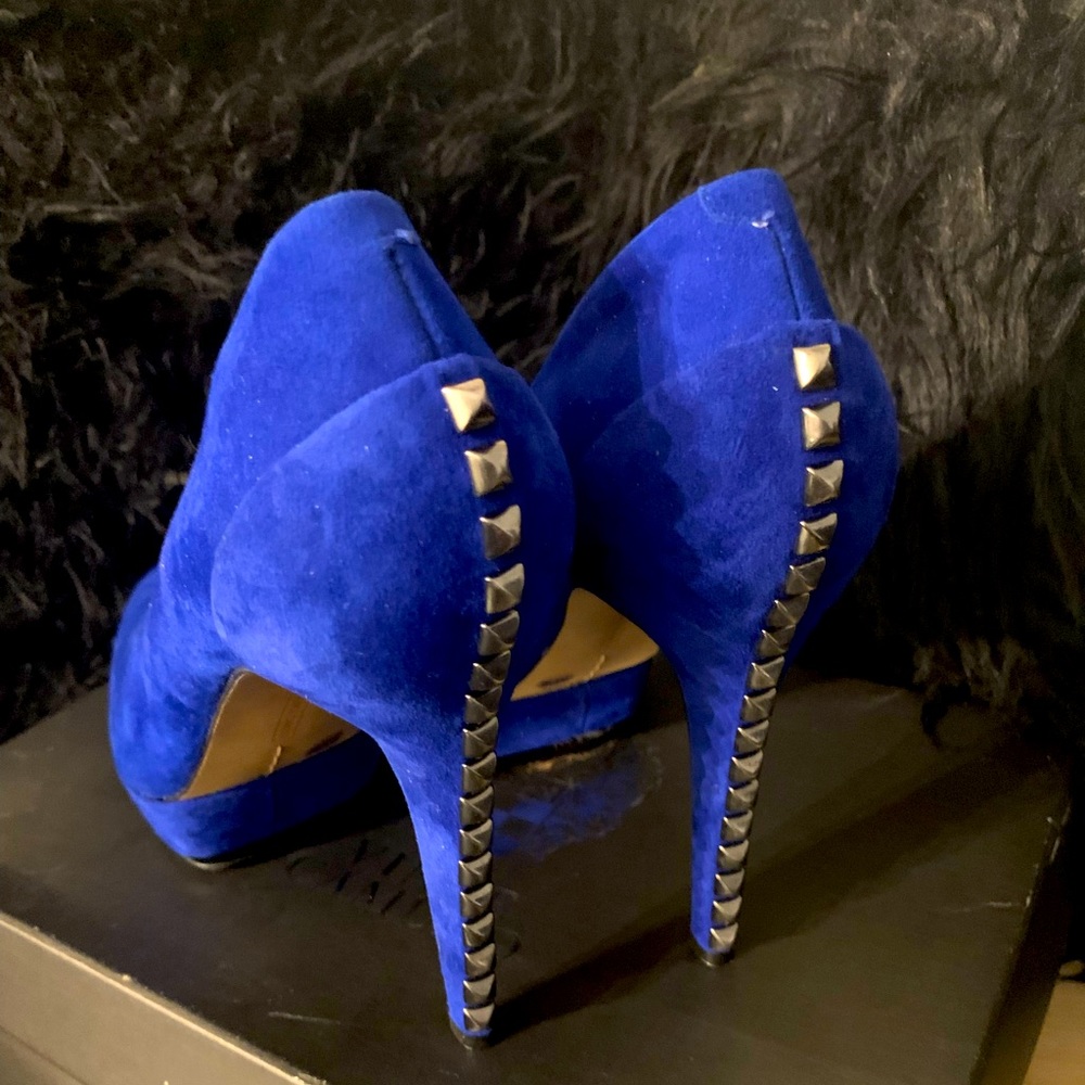 Vince Camuto size 8 1/2 cobalt blue suede heels